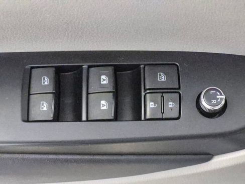 Used 2018 Toyota Highlander XLE AWD/4WD image 16