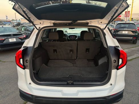 Used 2024 GMC Terrain SLE image 30