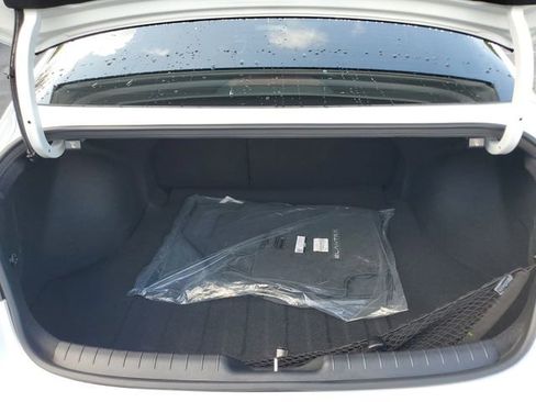 Used 2025 Hyundai Elantra SEL FWD image 28
