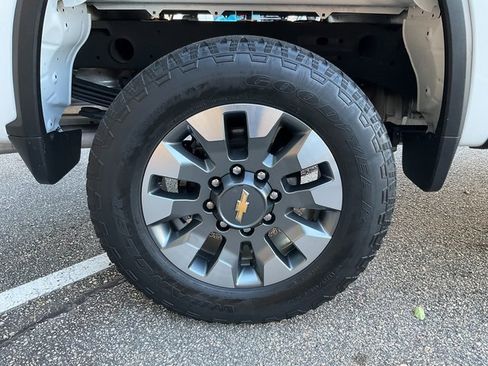 Used 2024 Chevrolet Silverado 2500 Custom w/ Custom Value Package image 22