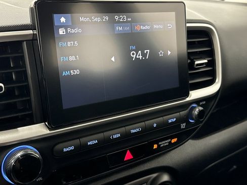 Used 2023 Hyundai Venue SEL image 11