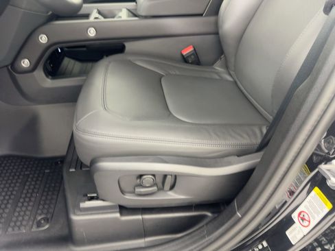 New 2026 Land Rover Defender 110 X-Dynamic SE image 15