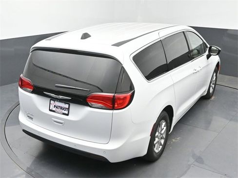 New 2026 Chrysler Voyager LX image 31