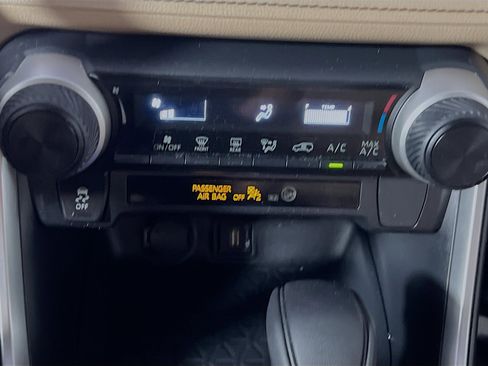 Used 2021 Toyota RAV4 LE image 25