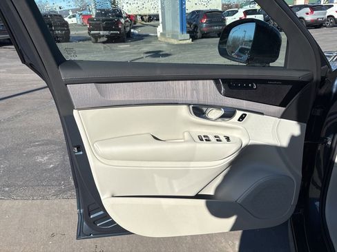 New 2026 Volvo XC90 B6 Ultra w/ Protection Package Premier AWD/4WD image 17