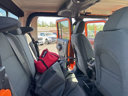 New 2025 Jeep Gladiator Sport AWD/4WD image 9