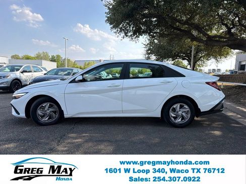 Used 2025 Hyundai Elantra SE FWD image 7
