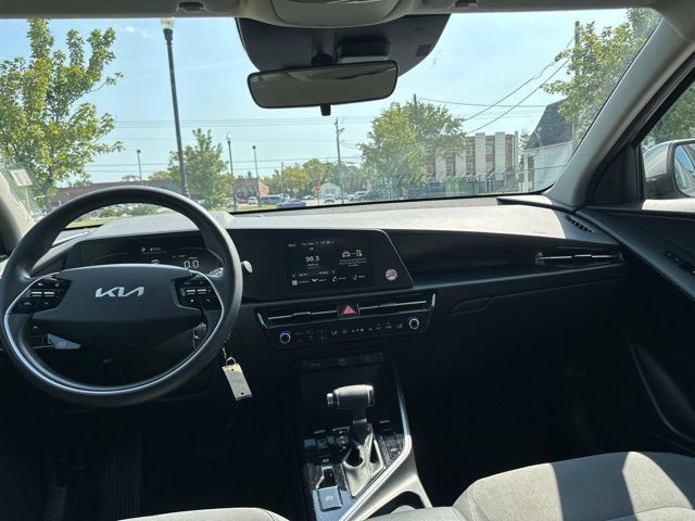 Certified 2023 Kia Niro LX FWD image 3