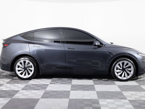 Used 2026 Tesla Model Y AWD image 9