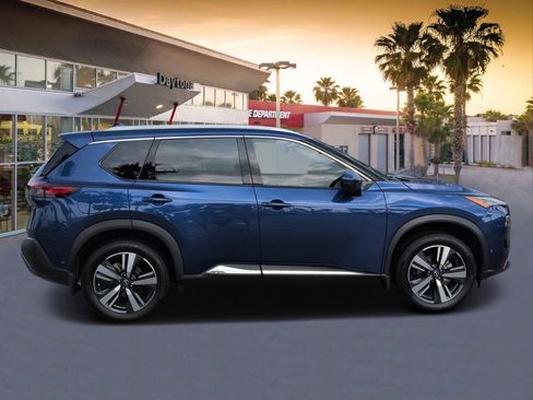 Used 2023 Nissan Rogue SL w/ SL Premium Package FWD image 2