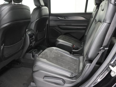 Used 2023 Jeep Grand Cherokee L Laredo AWD/4WD image 8