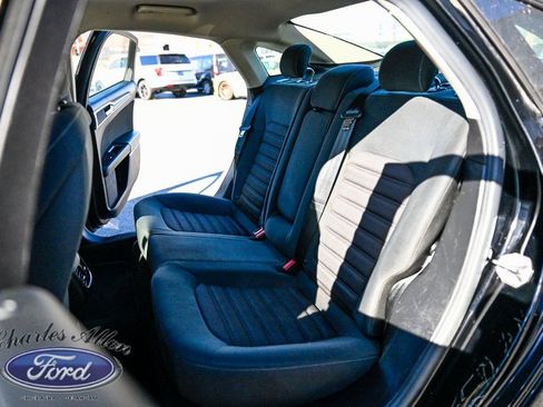 Used 2017 Ford Fusion SE w/ Fusion SE Technology Package image 11