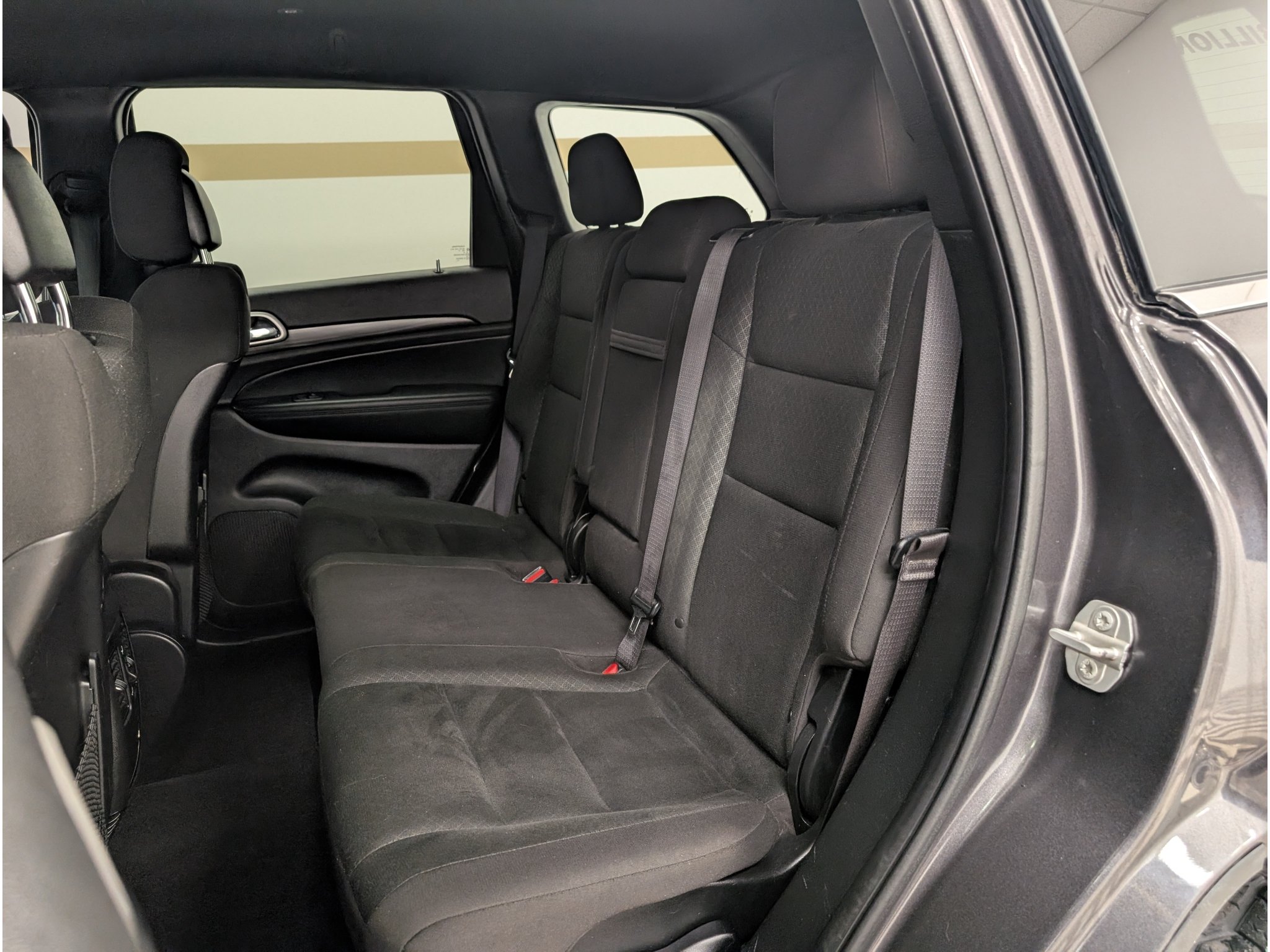 Used 2021 Jeep Grand Cherokee Laredo AWD/4WD image 16