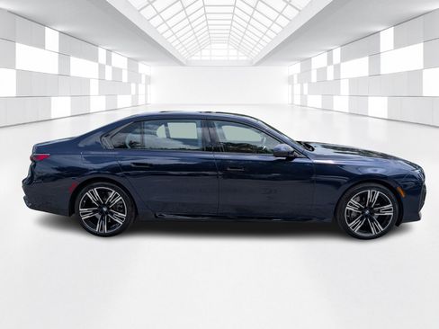 Used 2024 BMW 760i xDrive AWD/4WD image 8