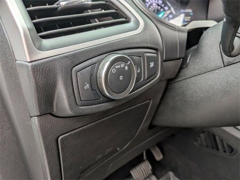 Used 2022 Ford Edge SE image 21