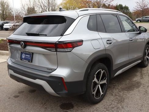 Used 2025 Volkswagen Tiguan SE w/ Panoramic Sunroof Package AWD/4WD image 3