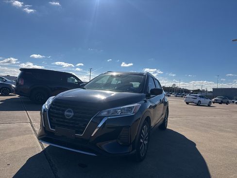 Used 2024 Nissan Kicks SV image 4