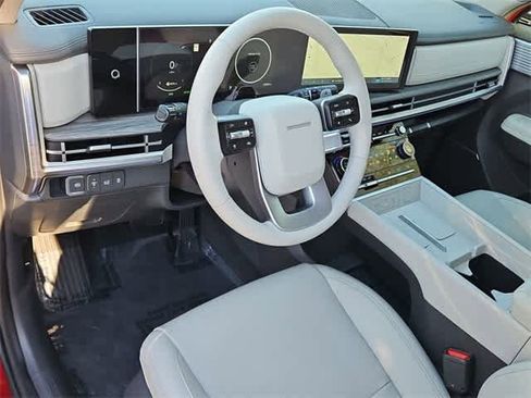 Used 2025 Hyundai Santa Fe Limited image 10