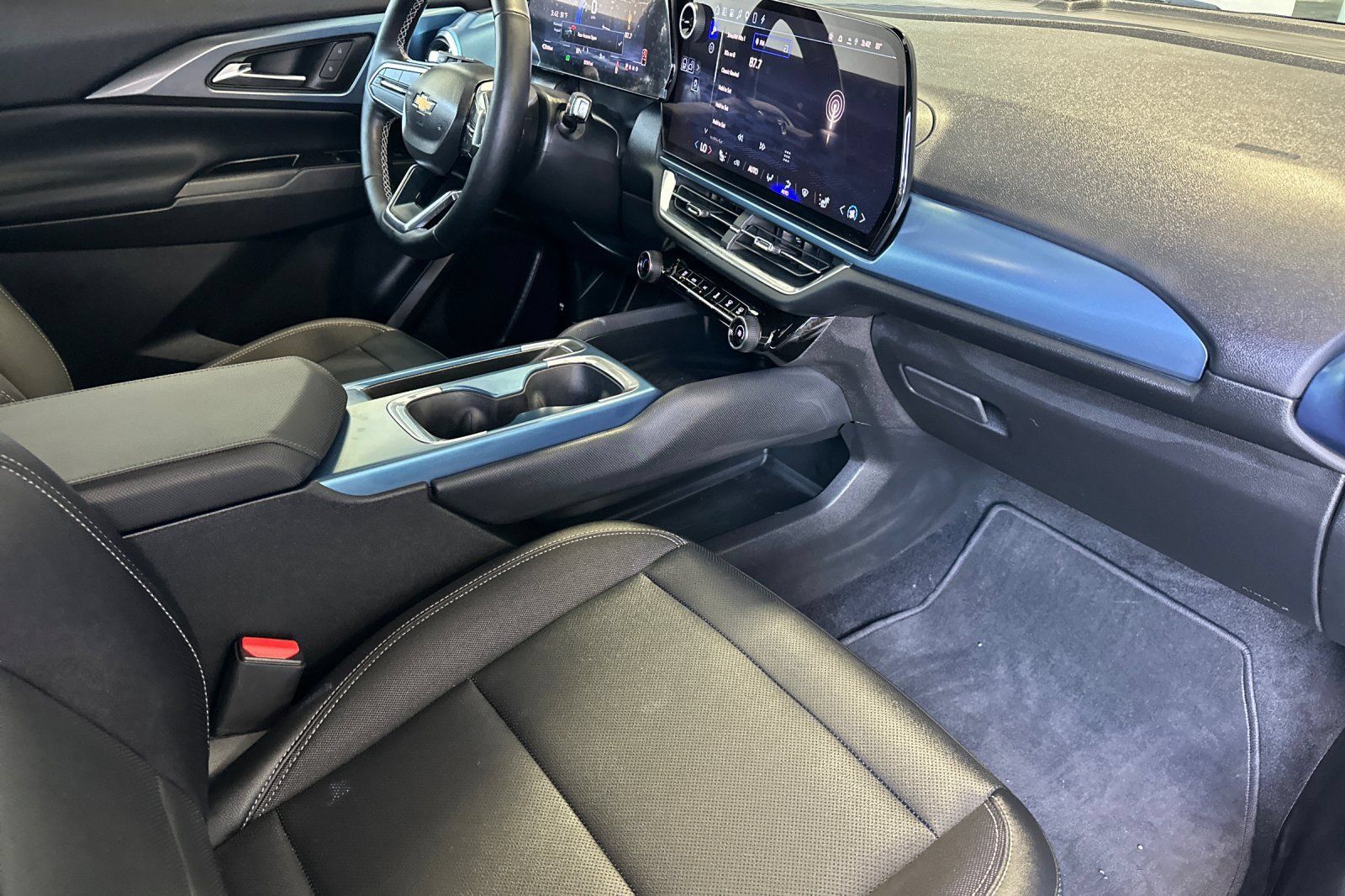 Used 2024 Chevrolet Equinox EV LT FWD image 16