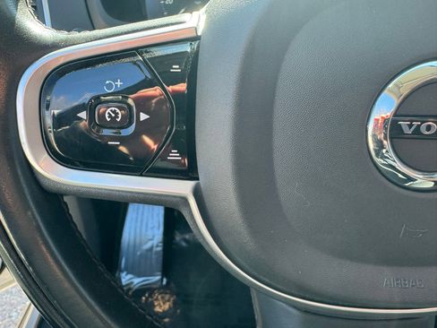 Used 2020 Volvo XC90 T6 Momentum w/ Protection Package Premier image 19