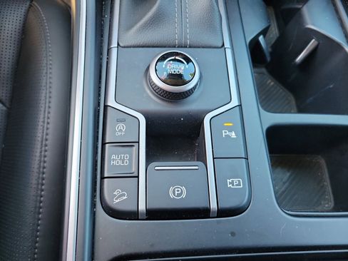 Used 2024 Kia Sorento S image 29