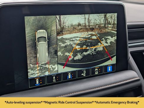 Used 2023 GMC Yukon AT4 w/ AT4 Premium Package image 8