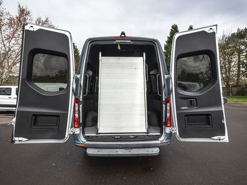 Used 2019 Mercedes-Benz Sprinter 2500 image 26