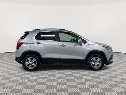 Used 2018 Chevrolet Trax LT w/ LT Convenience Package image 9
