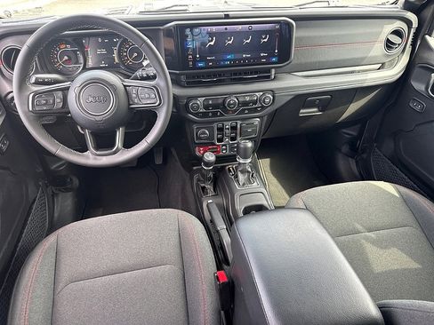 Used 2025 Jeep Wrangler Unlimited Rubicon image 8