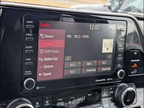 Used 2022 Toyota Highlander XLE image 15