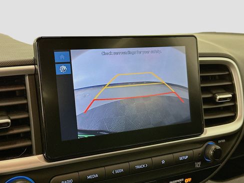 Used 2025 Hyundai Venue SEL FWD image 22