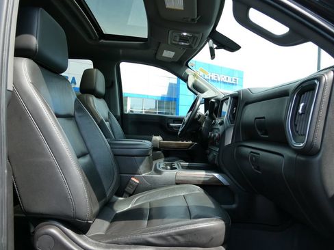 Used 2020 Chevrolet Silverado 1500 LT Trail Boss w/ Midnight Edition AWD/4WD image 14