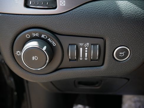 Used 2019 Jeep Cherokee Limited AWD/4WD image 26