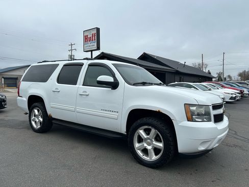 Used 2011 Chevrolet Suburban LT image 1