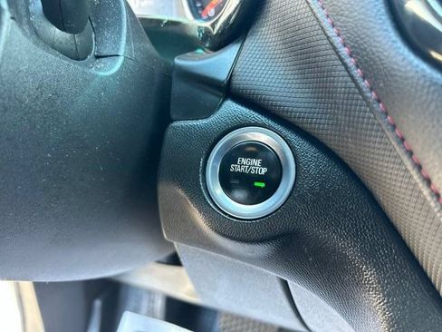 Used 2022 Chevrolet Equinox RS w/ RS Leather Package FWD image 21