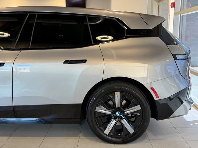 Used 2024 BMW iX xDrive50 w/ Sport Package AWD/4WD image 9