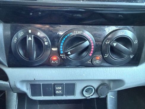 Used 2014 Toyota Tacoma 4x4 Double Cab w/ SR5 Package image 14