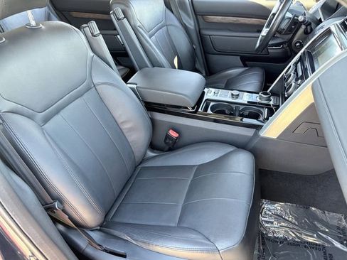 Used 2020 Land Rover Discovery HSE image 19