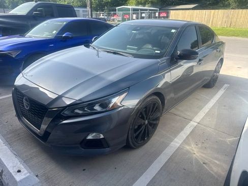 Used 2022 Nissan Altima 2.5 SR FWD image 2