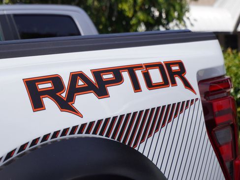 Used 2025 Ford F150 Raptor AWD/4WD image 9