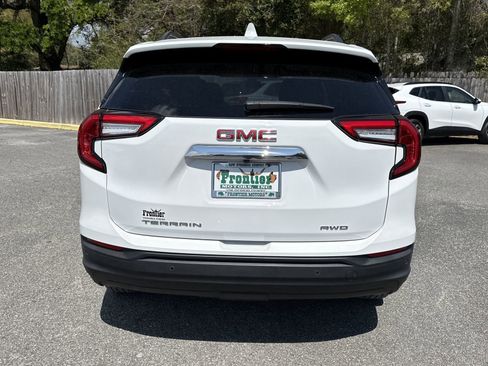 Used 2023 GMC Terrain SLE w/ Driver Convenience Package AWD/4WD image 4
