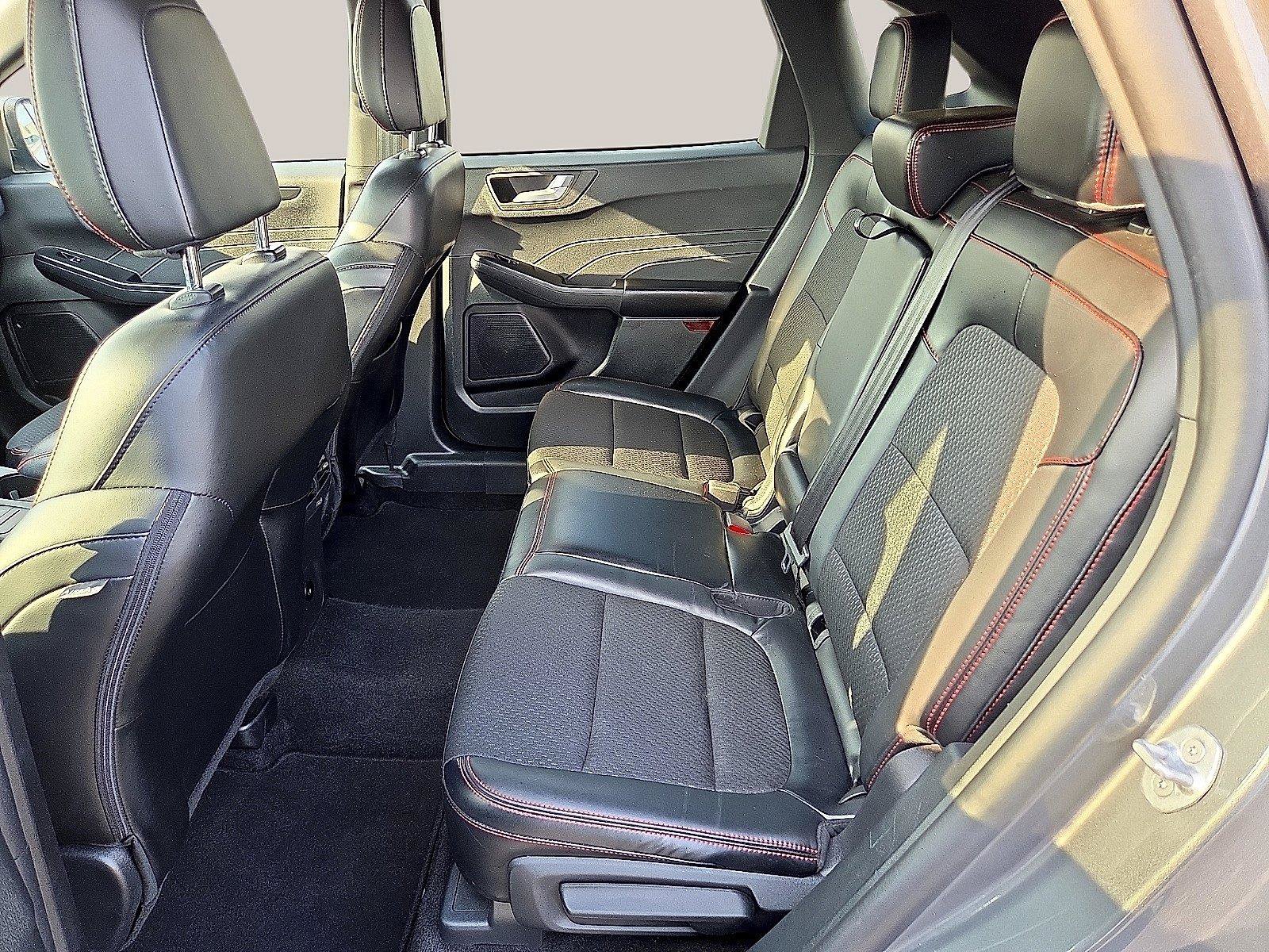 Certified 2025 Ford Escape ST-Line FWD image 12