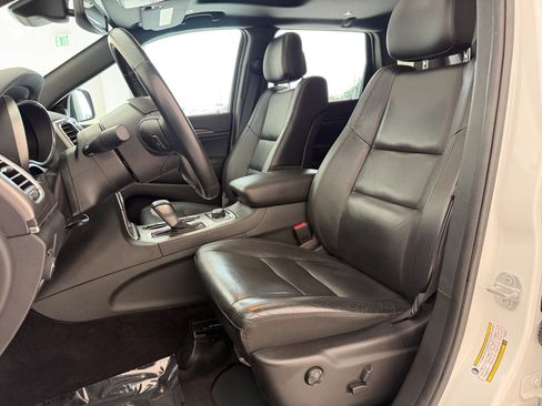 Used 2018 Jeep Grand Cherokee Limited AWD/4WD image 5