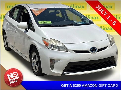 Used 2014 Toyota Prius Two FWD image 1