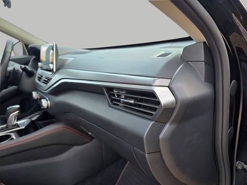Used 2024 Nissan Altima 2.5 SR FWD image 12