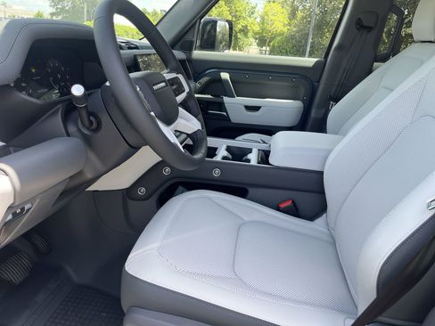 New 2025 Land Rover Defender 110 S image 4