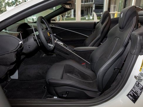 Used 2024 Ferrari Roma Spider image 16