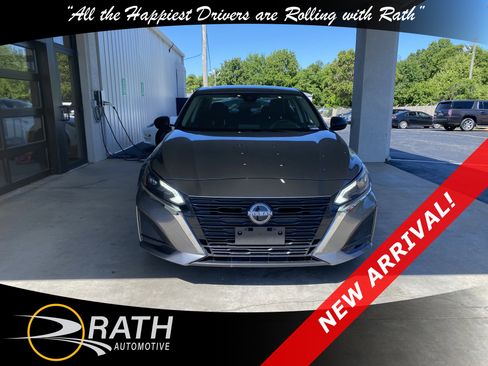 Used 2024 Nissan Altima 2.5 SV AWD/4WD image 3