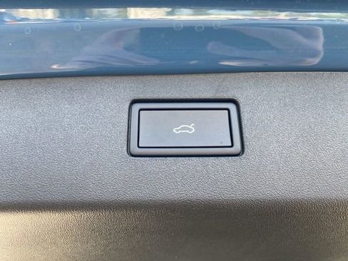 New 2025 Volkswagen Tiguan SE w/ Panoramic Sunroof Package image 64