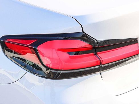 Used 2021 BMW 530i w/ Premium Package image 7